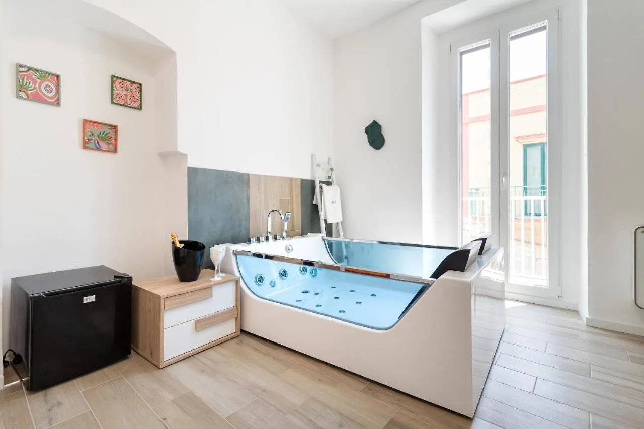Suite N12 - Luxury Apartment Bari 0*,  Italie